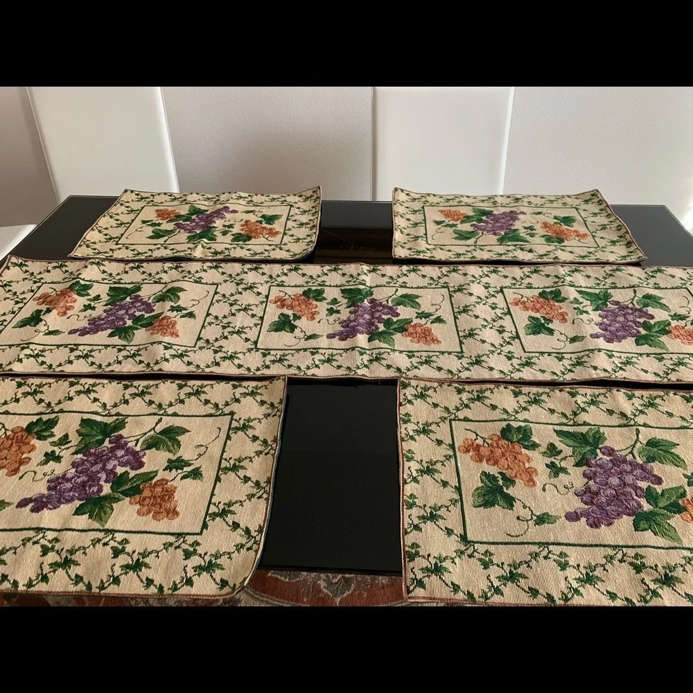 Placemats Set with runner